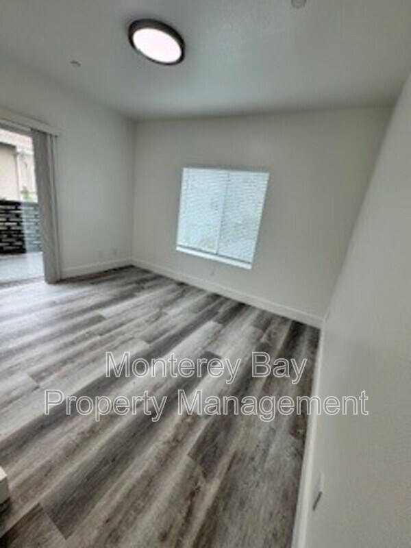 Building Photo - 3108 Seacrest Ave