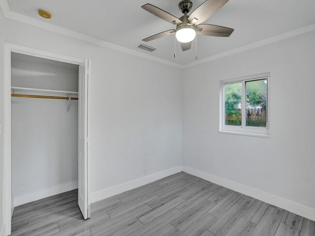 Building Photo - Gorgeous New 3 bedroom 2  bath - one Story home in Oakland Park