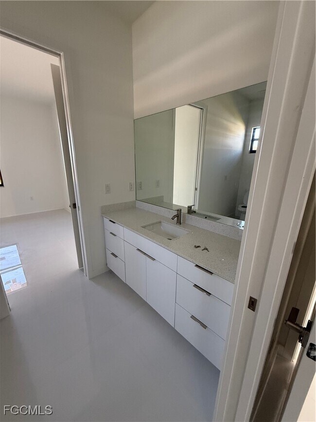 Building Photo - 331 Rawlings Ave