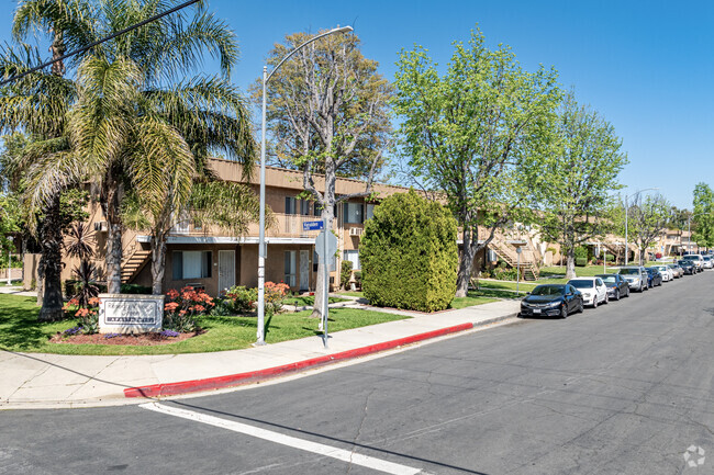 Building Photo - Reseda Village Green