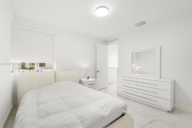 Building Photo - 7455 NW 103rd Pl