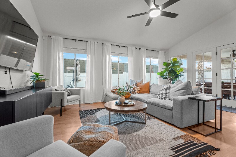 Building Photo - 3001 E Redwood Ln