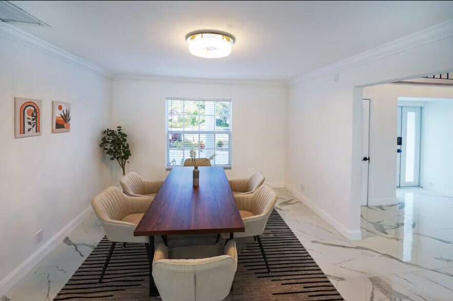 Building Photo - 651 NW 42nd Ave