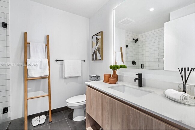 Building Photo - 398 NE 5th St