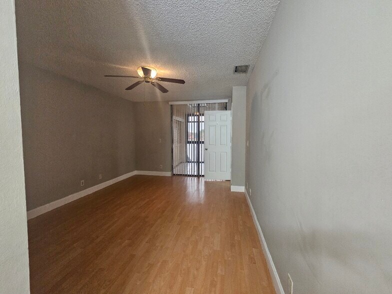 Building Photo - 2738 Carambola Cir S