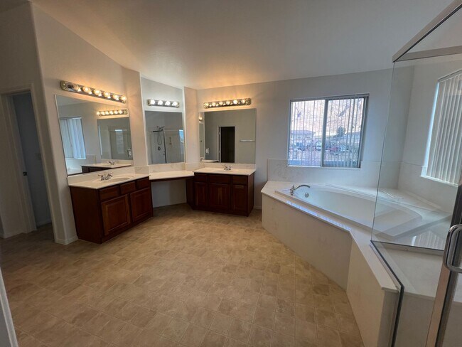 Building Photo - OVER 4000 SQ. FT. EXECUTIVE HOME IN GATED COMMUNITY