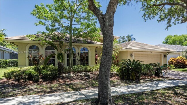 Building Photo - 3815 Oak Ridge Cir