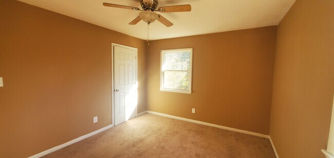 Building Photo - 2604 Aden Pl