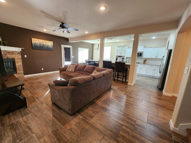 Building Photo - 2171 Enchanted Breeze Dr
