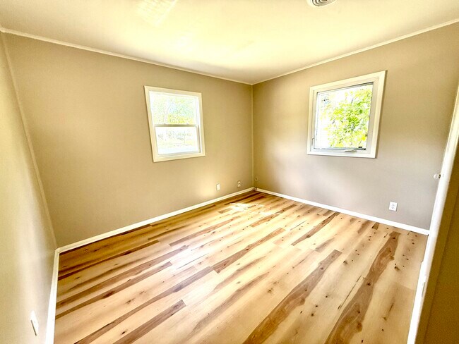 Building Photo - 1301 S Cottage Grove Ave