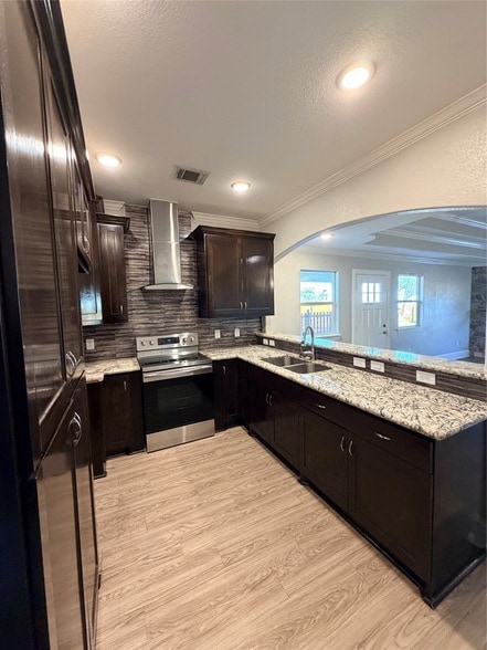 Building Photo - 2005 Pasadena Blvd