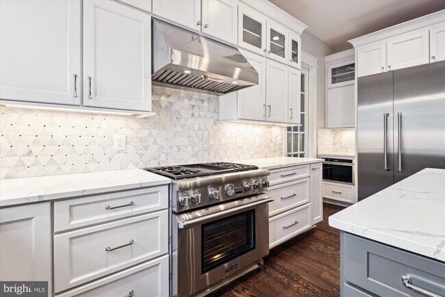 Building Photo - 1565 Hane St