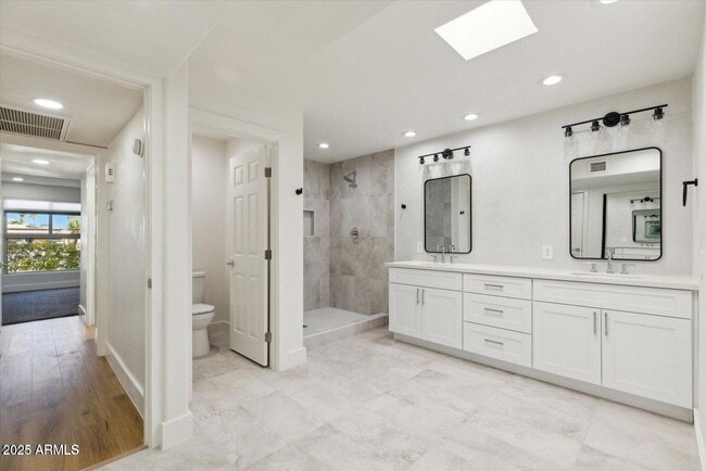 Building Photo - 26034 S Glenburn Dr