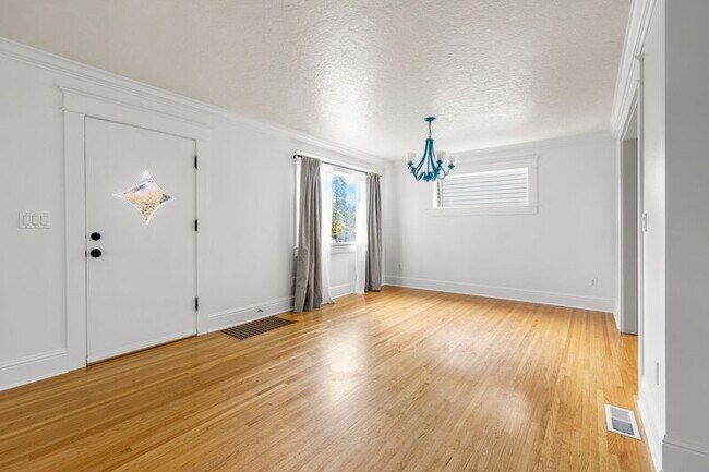 Building Photo - 3803 SE 65th Ave