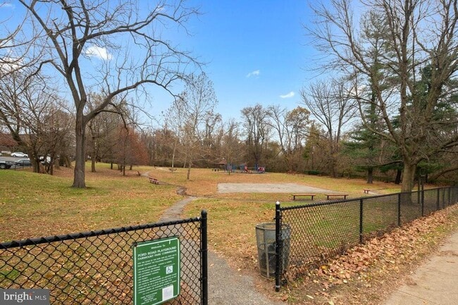 Building Photo - 2702 Cranston Rd