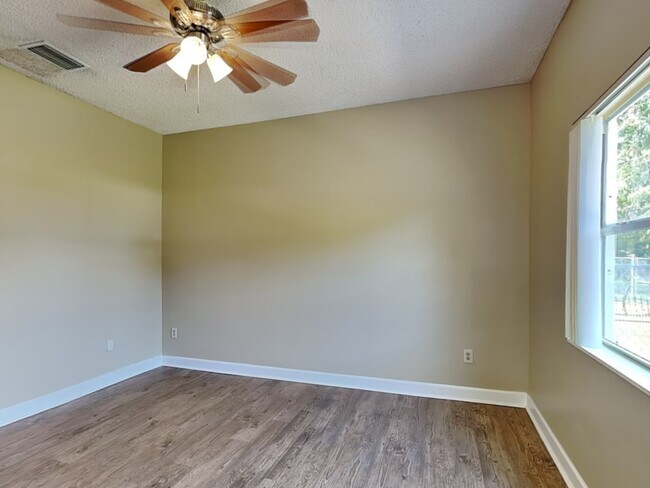 Building Photo - 1421 SW 85th Ave