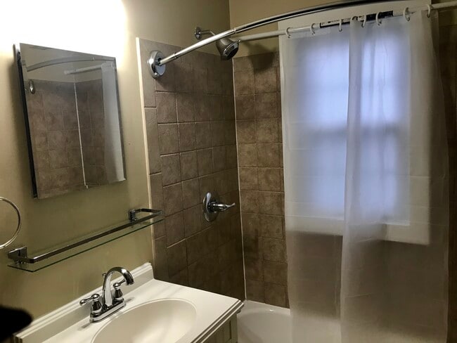 Building Photo - Milton St.