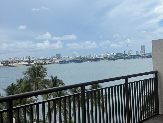 Building Photo - 540 Brickell Key Dr