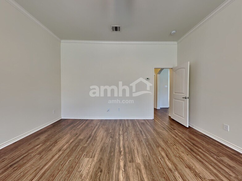 Building Photo - 1385 Tanglevine Dr