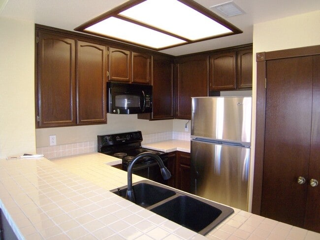 Building Photo - Terrific 1Br/1.5Ba Condo in Gated Masters Hill W/ Golf Course Views