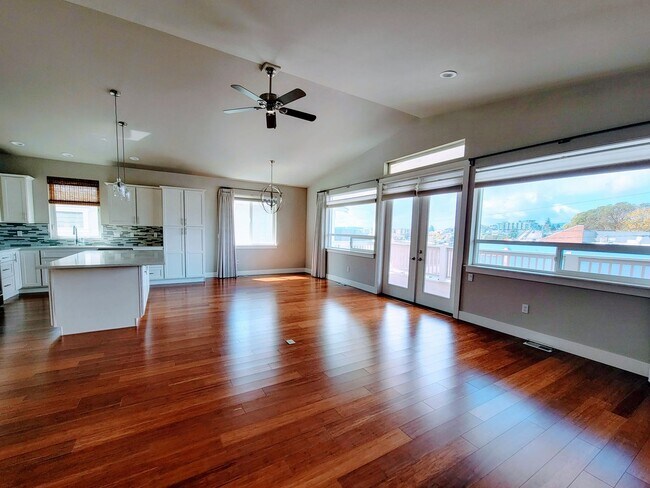 Building Photo - Luxurious and spacious 3 bed home in Manette