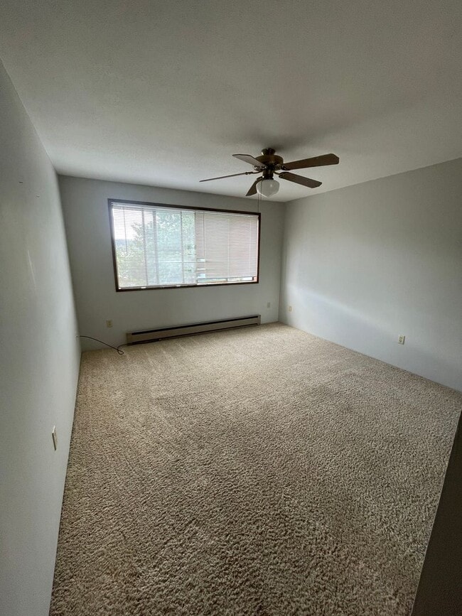 Building Photo - Cute 2 bed 1 bath apartment in nice neighborhood