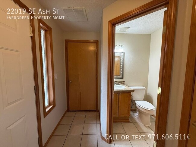 Building Photo - 22019 SE Ash St