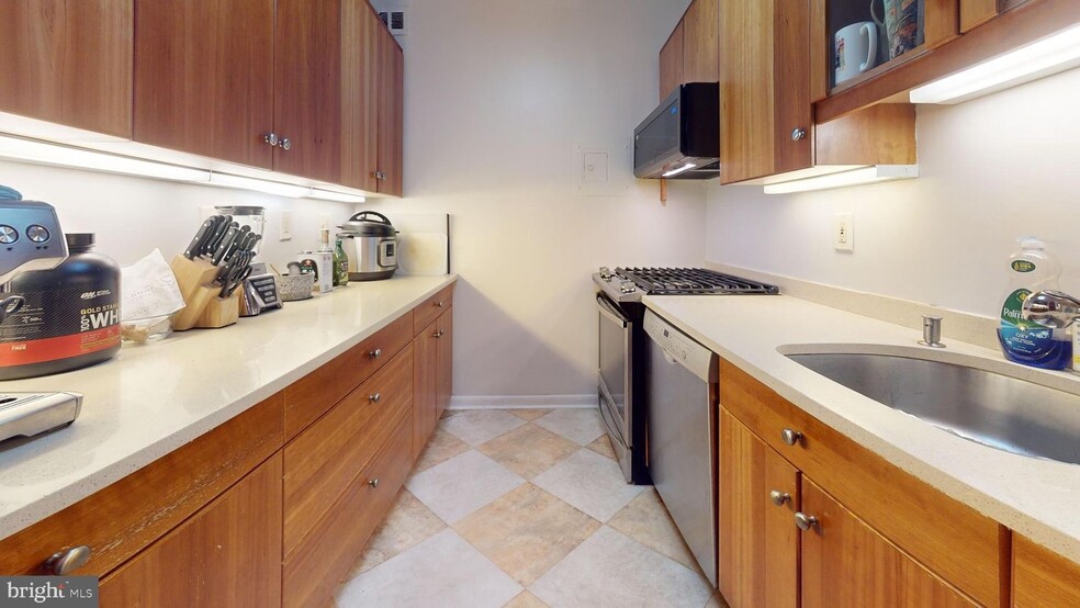 Building Photo - 2711 Ordway St NW