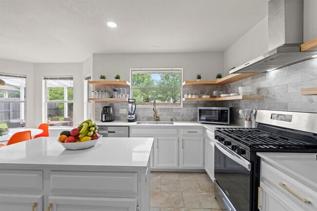 Building Photo - 3300 Sauls Dr