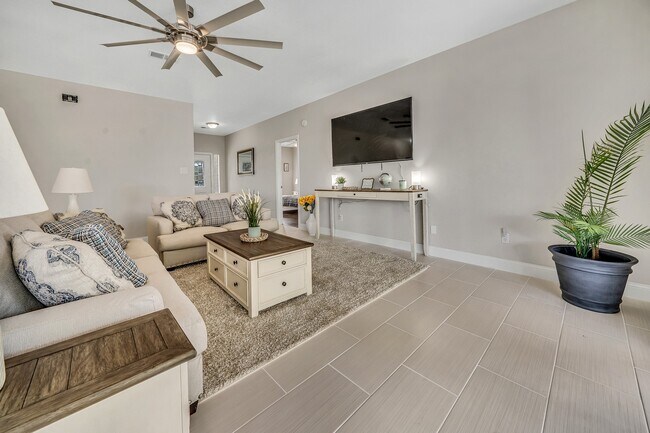 Building Photo - 5417 Blue Haven Dr