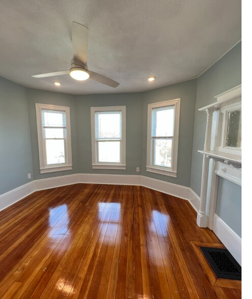 Building Photo - 2 Mossland St