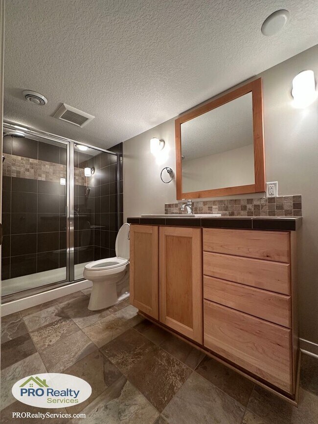 Building Photo - 3 Bedroom House in Oakdale