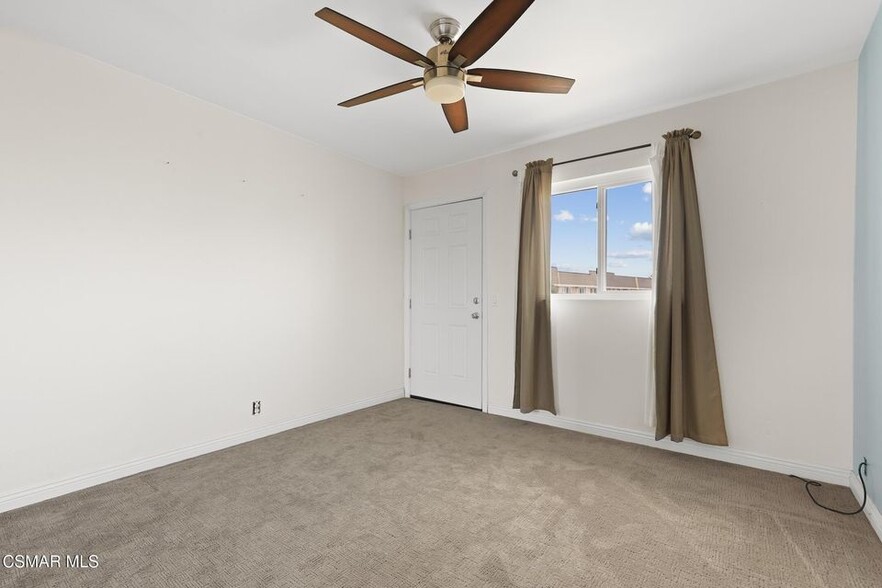 Building Photo - 240 E Surfside Dr