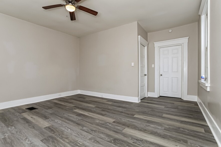 Building Photo - 635 Watkins St