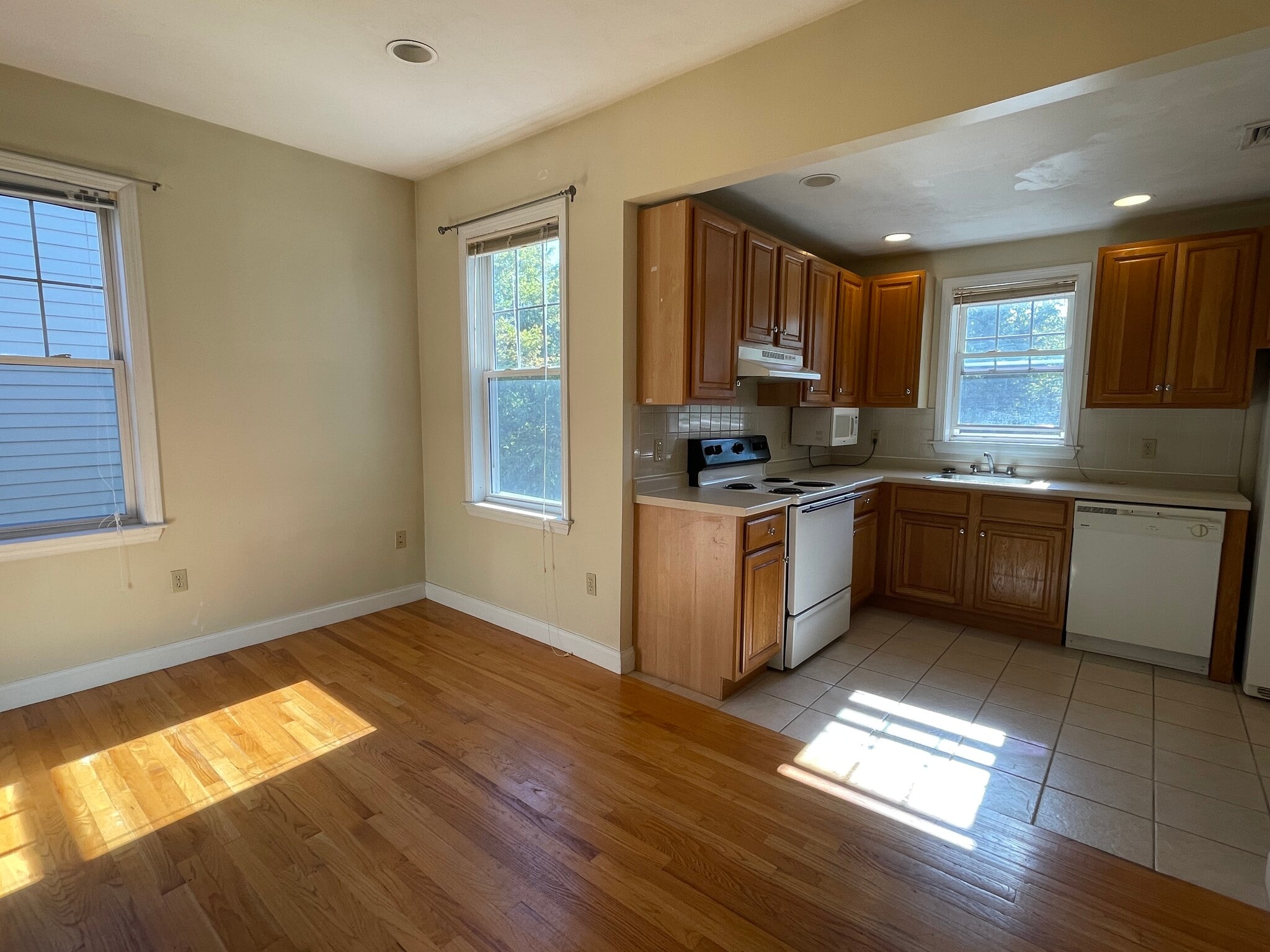 Building Photo - 454 Green St