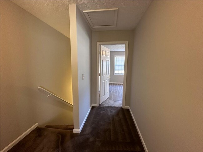 Building Photo - 502 Oakwood Ct