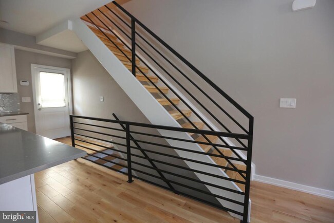 Building Photo - 1106 E Hewson St