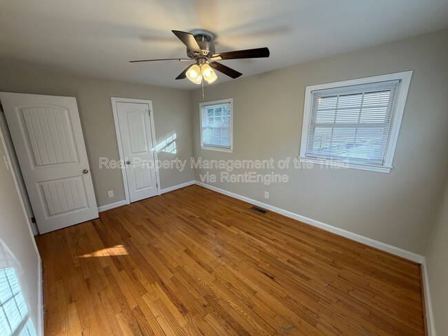 Building Photo - 2748 Lyndhurst Ave