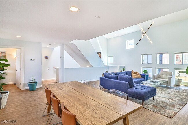 Building Photo - 251 Tower St