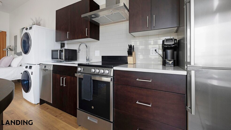 Building Photo - 135 Adams St