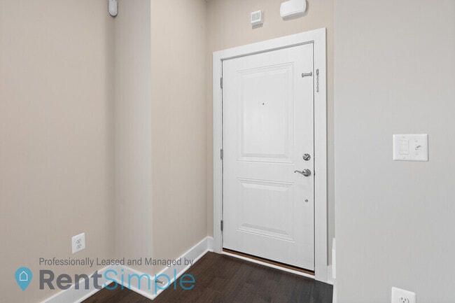 Building Photo - 44798 Tiverton Sq