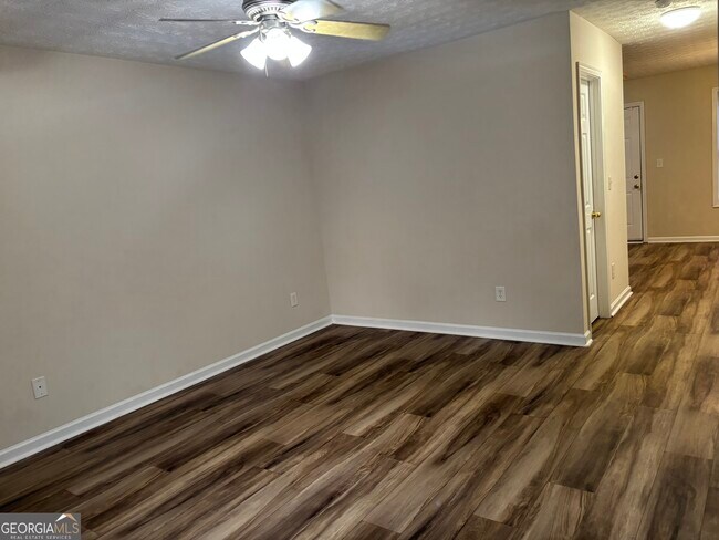 Building Photo - 97 Lily Dr