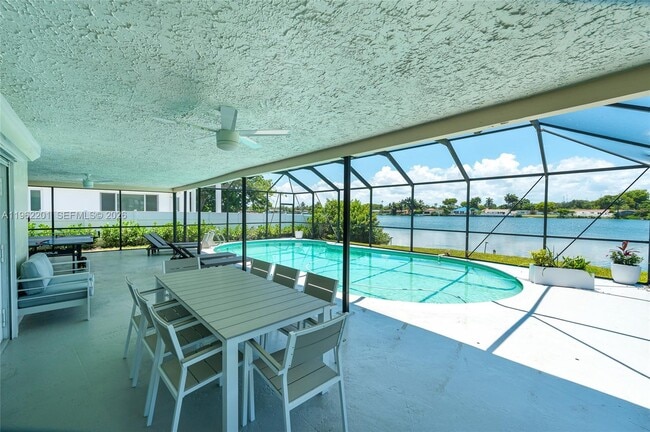 Building Photo - 21320 NE 25th Ct