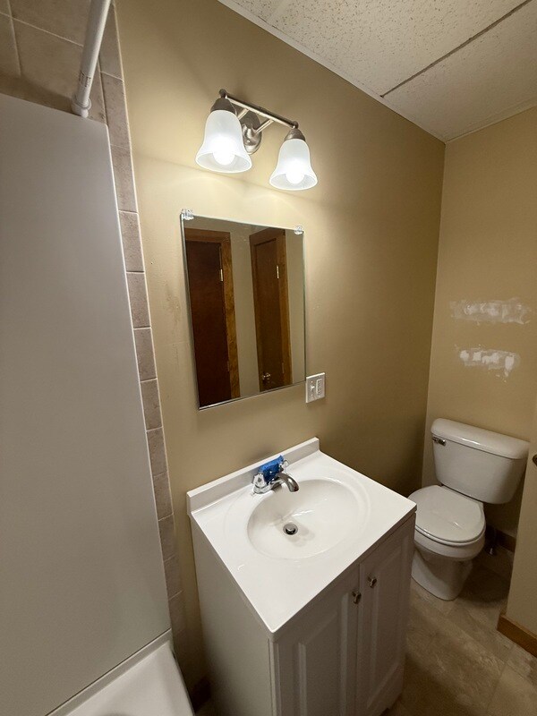 Building Photo - 132 Hall St