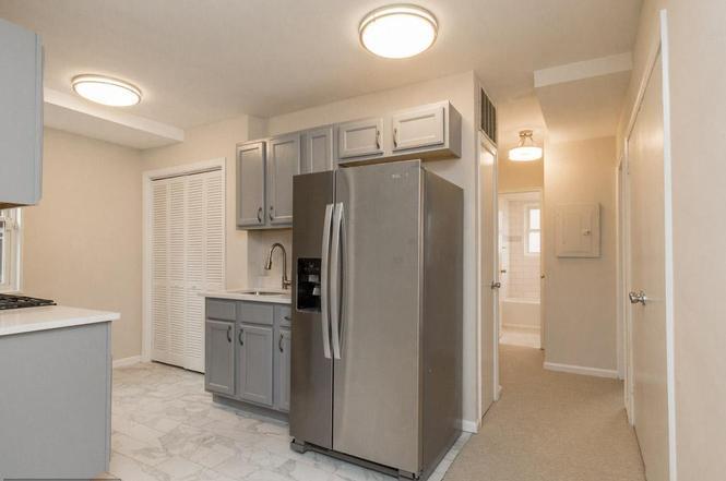 Building Photo - 526 Kenyon Street NW #101