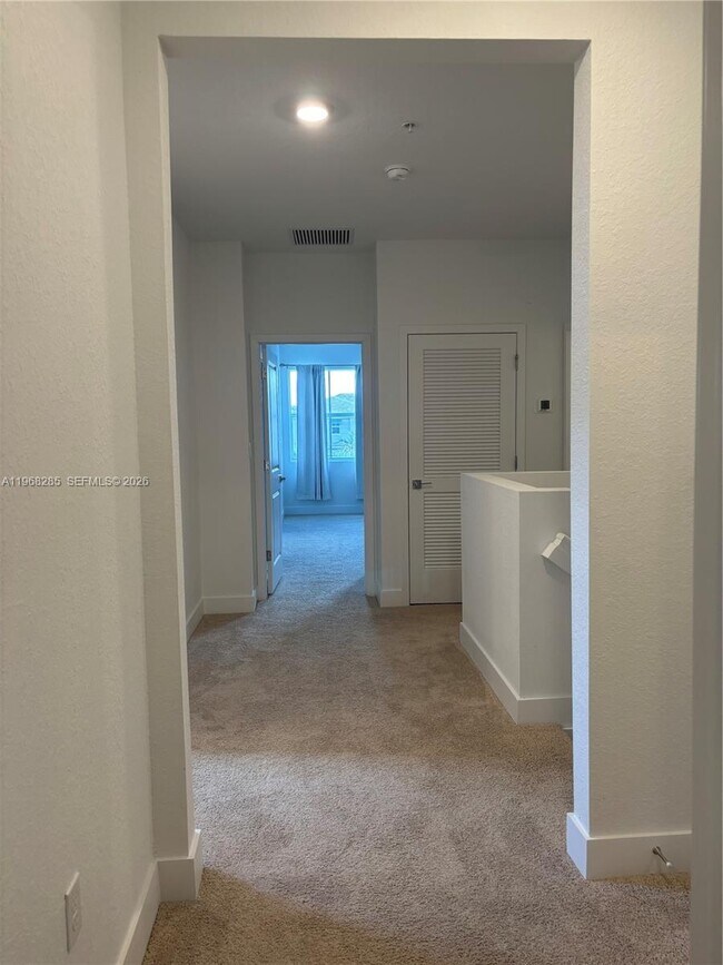 Building Photo - 146 SW 170th Ave