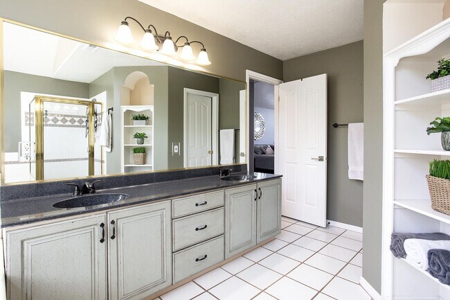 Building Photo - Bright and Spacious Living in Willow Creek