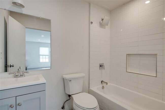 Building Photo - 4202 N Hills Dr