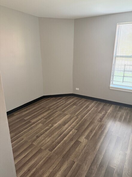 Building Photo - 3054 W Madison St