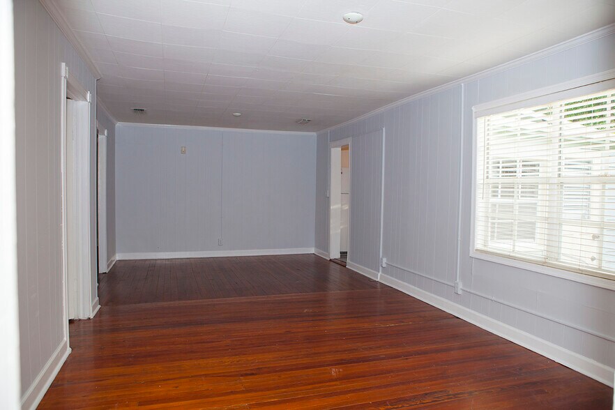 Building Photo - 419 43rd St